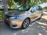 Used 2018 Chrysler Pacifica Limited w/ Tire & Wheel Group image 2
