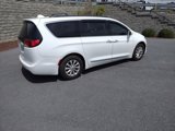 Used 2017 Chrysler Pacifica Touring-L image 5