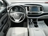 Used 2017 Toyota Highlander Limited Platinum image 3
