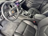 Certified 2024 Porsche Macan image 4