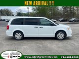 Used 2019 Dodge Grand Caravan SE w/ UConnect Hands-Free Group image 2
