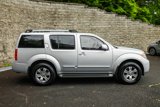 Used 2009 Nissan Pathfinder SE image 3