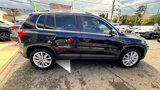 Used 2011 Volkswagen Tiguan S image 5
