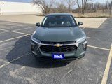 Used 2025 Chevrolet Trax LS w/ LS Convenience Package image 2