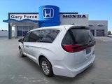 Used 2023 Chrysler Pacifica Touring-L image 3