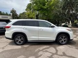 Used 2018 Toyota Highlander LE image 2