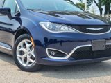 Used 2017 Chrysler Pacifica Touring-L image 4