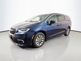 New 2025 Chrysler Pacifica Select image 3