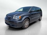 Used 2016 Chrysler Town & Country Touring image 2