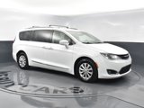 Used 2018 Chrysler Pacifica Touring-L image 2