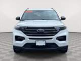Used 2022 Ford Explorer XLT image 2