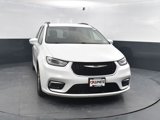 Used 2022 Chrysler Pacifica Touring-L image 2