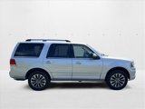 Used 2017 Lincoln Navigator Select image 4