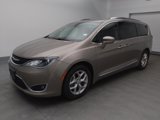 Used 2018 Chrysler Pacifica Touring-L w/ Tire & Wheel Group image 2