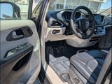 Used 2023 Chrysler Pacifica Touring-L image 6