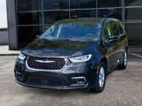 Used 2023 Chrysler Pacifica Touring-L image 3