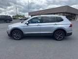 Used 2022 Volkswagen Tiguan SE image 2