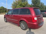 Used 2014 Chrysler Town & Country Touring-L w/ Driver Convenience Group image 4