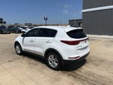 Used 2017 Kia Sportage LX image 2
