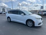 Used 2022 Chrysler Pacifica Touring-L image 4