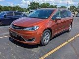 Used 2018 Chrysler Pacifica Limited image 3