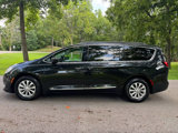 Used 2017 Chrysler Pacifica Touring-L image 2