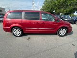 Used 2014 Chrysler Town & Country Touring image 6