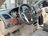 Used 2015 Chrysler Town & Country Touring image 4