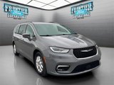 Used 2022 Chrysler Pacifica Touring-L image 2