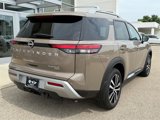 Used 2024 Nissan Pathfinder Platinum image 3