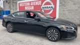 Used 2023 Nissan Altima 2.5 SV image 3