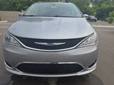 Used 2019 Chrysler Pacifica Touring-L image 2