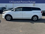 Used 2017 Kia Sedona LX w/ LX Essentials Premium Package image 2
