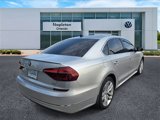 Used 2018 Volkswagen Passat 2.0T SEL Premium image 4