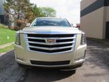 Used 2015 Cadillac Escalade Luxury image 3