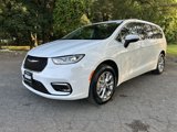 Used 2023 Chrysler Pacifica Touring-L image 4