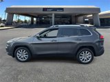 Used 2017 Jeep Cherokee Limited image 2