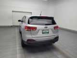 Used 2017 Kia Sorento L image 5