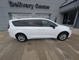 New 2025 Chrysler Pacifica Select image 4