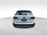 Certified 2022 Volkswagen Taos SE image 2