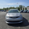 Used 2017 Chrysler Pacifica Touring image 4