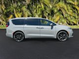 Used 2022 Chrysler Pacifica Touring-L w/ S Appearance Package image 4