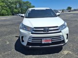 Used 2019 Toyota Highlander LE image 3