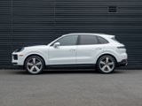 Used 2025 Porsche Cayenne image 2