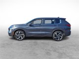 Used 2024 Mitsubishi Outlander SE image 2