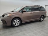 Used 2018 Toyota Sienna LE image 2