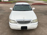 Used 2011 Lincoln Town Car Signature Limited image 3