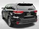 Used 2019 Toyota Highlander XLE image 3