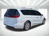 Used 2022 Chrysler Pacifica Limited image 3