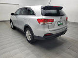 Used 2017 Kia Sorento L image 5